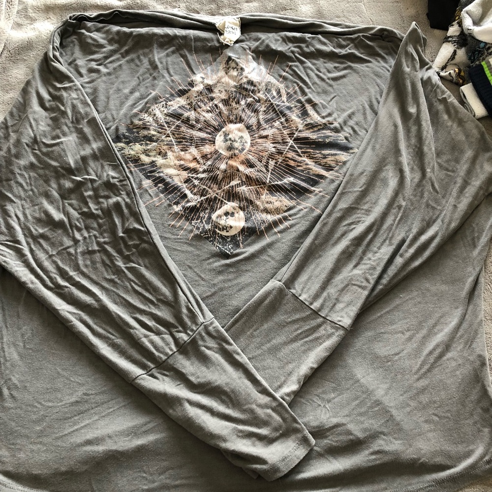 Can be worn off one shoulder or regular!